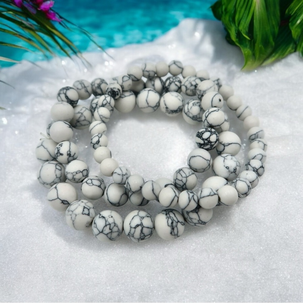 Natural Howlite Bracelet - Picture 2 of 10